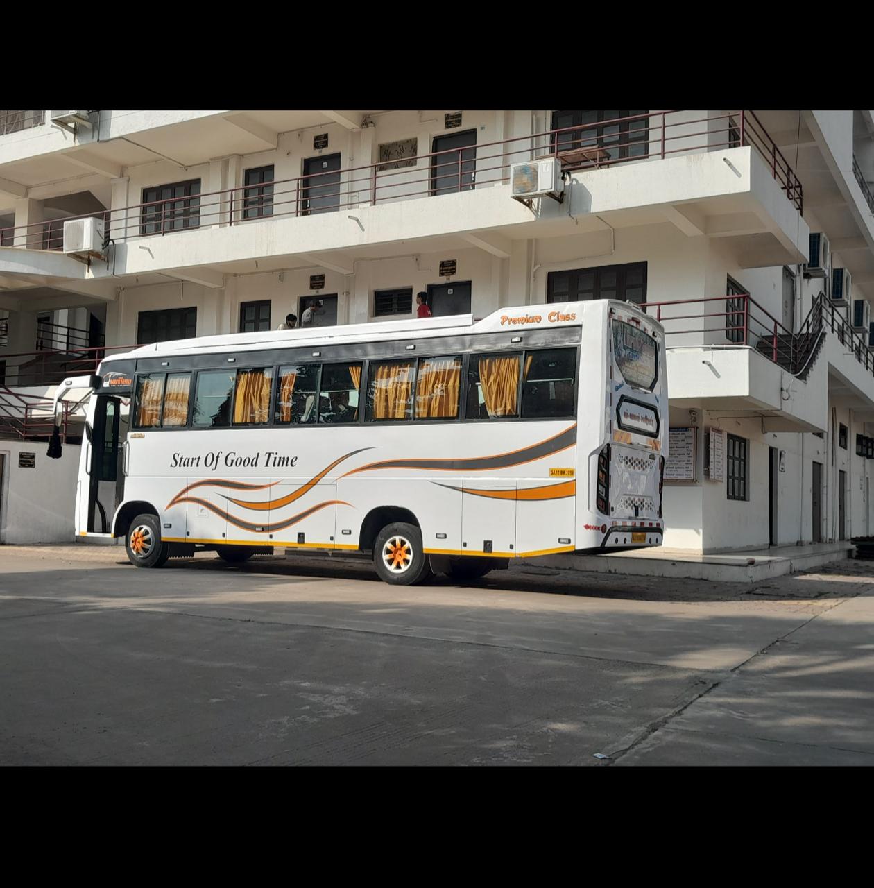 Luxury Bus 25-29 Seater